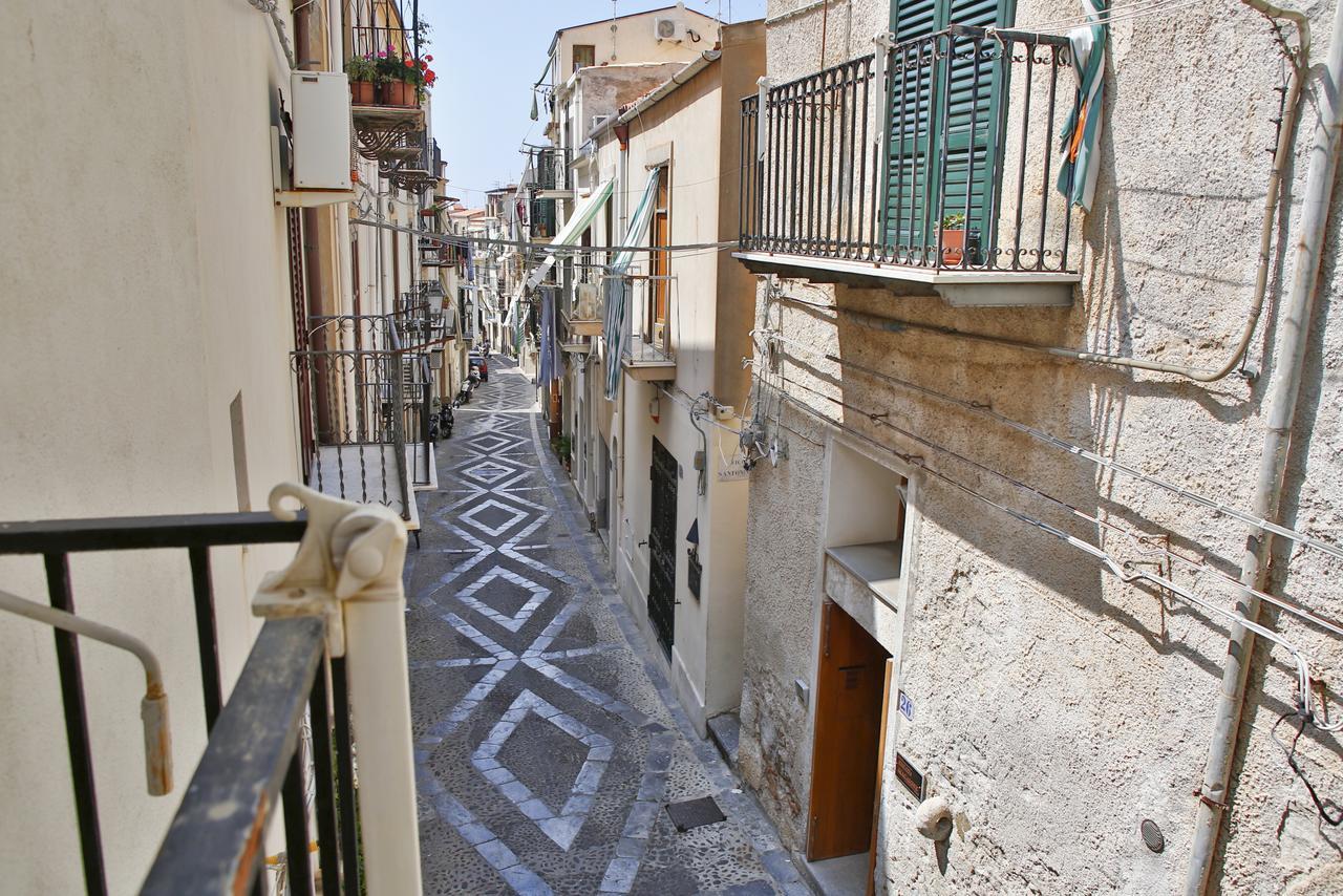 Bed and Breakfast Palazzo Melnis Cefalú Exterior foto